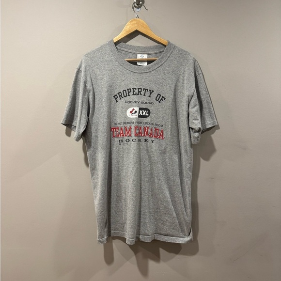 Vintage Team Canada Hockey Squad Locker T-Shirt - Picture 1 of 6